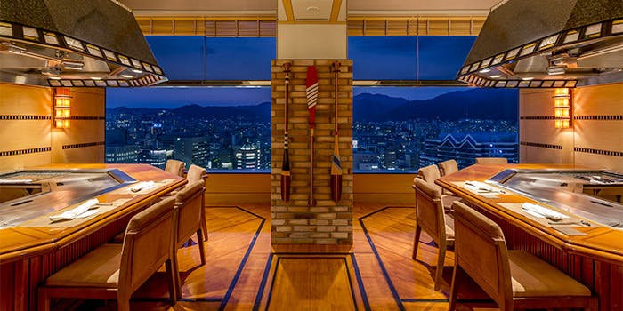 神戸のキレイな夜景を楽しめるレストランディナー14選 Macaroni