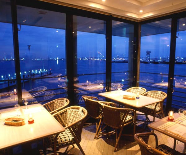 クリスマス ディナー フローティングレストラン ピア21 ヨコハマ グランド インターコンチネンタル ホテル ぷかりさん橋 2階 Okaimonoモール レストラン