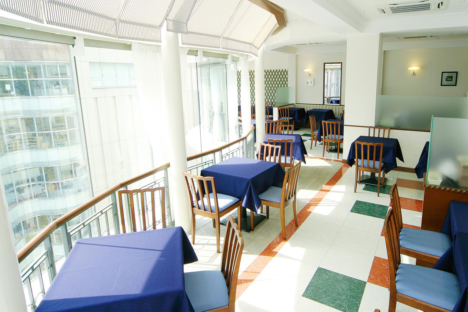 カフェテリア アルポルト 福岡岩田屋店 Okaimonoモール レストラン